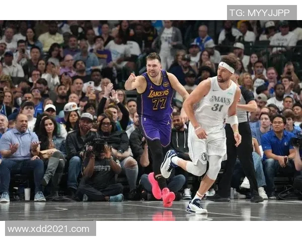 湖人25-2攻击波锁定胜局!詹姆斯戴维斯统治力尽显,东契奇35分三双力压字母哥空砍34+14 湖人25-2攻击波锁定胜局!詹姆斯戴维斯统治力尽显,东契奇35分三双力压字母哥空砍34+14